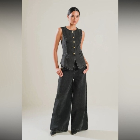 ✨ NEW ✨ Denim Pre-Washed Black w/Gold button detail vest, sizes Sm & Med - Picture 2 of 11